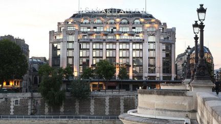 La façade de la Samaritaine à Paris, face au pont Neuf
 (Manuel Cohen)