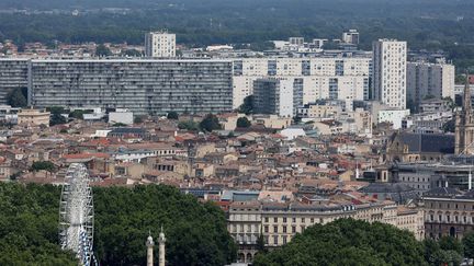 Des immeubles dans la ville de Bordeaux (photo d'illustration), le 27 juillet 2023. (FABIEN COTTEREAU / MAXPPP)