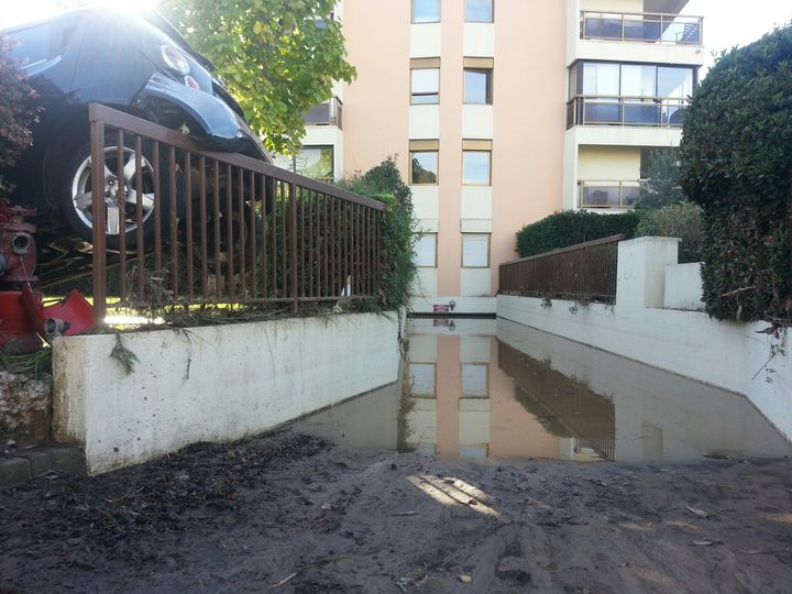 &nbsp; (Le parking de la résidence Cap Vert, encore sous les eaux dimanche © Radio France - Benjamin Chauvin)