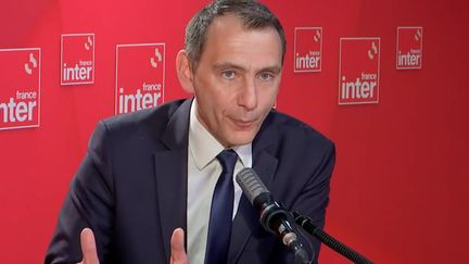 Laurent Jacobelli, porte-parole de&nbsp;Marine Le Pen, le 20 avril 2022 sur France Inter. (FRANCEINTER / RADIO FRANCE)