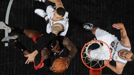 LeBron James dans ses oeuvres (ANDREW D. BERNSTEIN / NBAE / GETTY IMAGES)