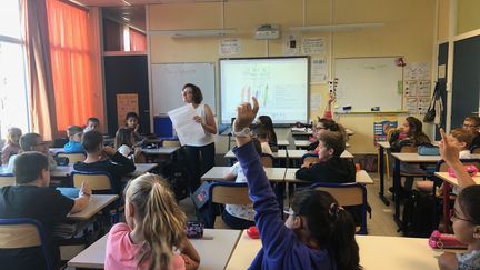 Une classe de l'école élémentaire Sagebien à Amiens en septembre 2018. C'est l'une des rares écoles françaises à bénéficier du dispositif "Emile" pour l'apprentissage des langues étrangères. (ALEXIS MOREL / FRANCEINFO / RADIO FRANCE)