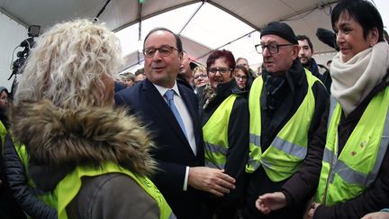 François Hollande, le 13 janvier 2019 avec des Gilets Jaunes à Lespesses, Nord-Pas-de-Calais
 (Ludovic Maillard / PHOTOPQR/VOIX DU NORD/MAXPPP)