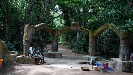 La porte des Sanctuaires dans&nbsp;la forêt sacrée d’Osun-Oshogbo au Nigeria, le&nbsp;3 juin 2020.&nbsp; (PIUS UTOMI EKPEI / AFP)