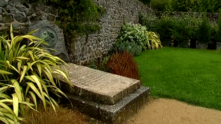 La tombe du Douanier Rousseau à Laval
 (France 3)