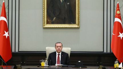 9 mars 2015. Erdogan réunit son cabinet dans son palais présidentiel, à Ankara. (KAYHAN OZER / ANADOLU AGENCY)