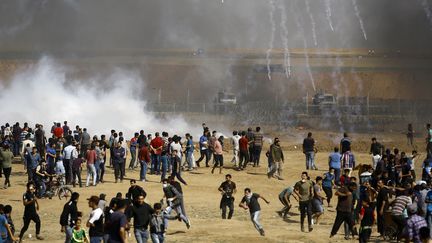 Des Palestiniens manifestent, le 11 mai 2018 dans la bande de Gaza. (MOHAMMED ABED / AFP)