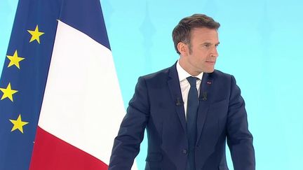 Quatre points séparent Emmanuel Macron et Marine Le Pen au terme du premier tour de l'élection présidentielle, qui s'est déroulé dimanche 10 avril. Le président candidat a récolté 27,6% des voix, mais il le sait : le second tour va être difficile.&nbsp; (CAPTURE D'ÉCRAN FRANCE 3)