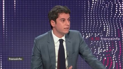 Gabriel Attal, porte-parole du gouvernement, invité du 8h30 de franceinfo mardi 14 décembre. (FRANCEINFO / RADIOFRANCE)