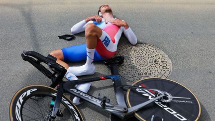 Vide d'énergie mais comblé de bonheur. Après un titre sur piste, Dorian Foulon s'offre le bronze sur le contre-la-montre sur route (C5), à Clichy-sous-Bois, mercredi 4 septembre. (ALEX WHITEHEAD / SIPA)