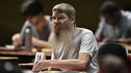 Nigel Richards lors des championnats du monde de Scrabble francophone, en Belgique, le 21 juillet 2015. (JOHN THYS / AFP)