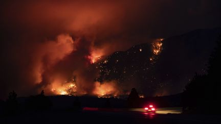 Des incendies ravagent des forêts de la Colombie-Britannique, au Canada, le 1er juillet 2021. (DARRYL DYCK / THE CANADIAN PRESS / AP)