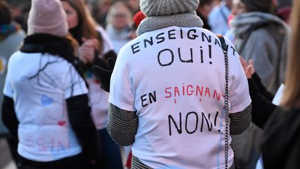 Des enseignants&nbsp;manifestent à Montfort-sur-Meu (Ille-et-Vilaine), le 20 janvier 2020,&nbsp;contre le nouveau baccalauréat. (DAMIEN MEYER / AFP)