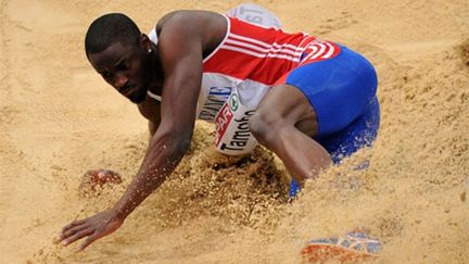 Teddy Tamgho à la réception d'un de ses triple sauts