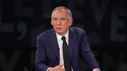 Le nouveau Premier ministre, François Bayrou, le 19 décembre 2024 sur le plateau de l'émission "L'Evénement" de France 2, à Paris. (VALENTINE CHAPUIS / AFP)