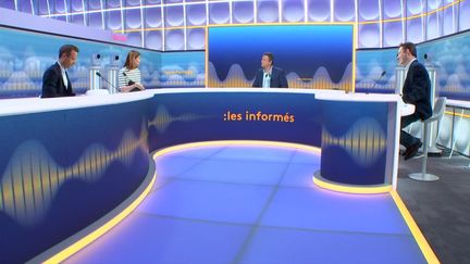 Tous les jours, les informés débattent de l'actualité autour de Marc Fauvelle et Renaud Dély. (FRANCEINFO / RADIOFRANCE)