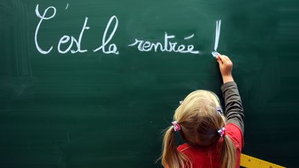 Les 12 millions d'&eacute;l&egrave;ves de France effectuent leur rentr&eacute;e scolaire mardi 2 septembre 2014. (DENIS CHARLET / AFP)