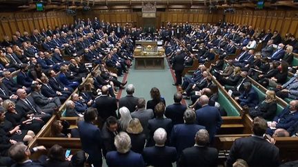 Les membres du Parlement britannique ont observé une&nbsp;minute de silence, le 18 octobre 2021,&nbsp;en mémoire de&nbsp;David Amess.&nbsp; (HANDOUT / PRU / AFP)