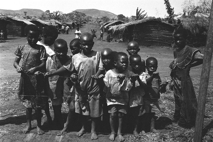 Enfants burundais, rwandais et congolais dans un camp de réfugiés implanté dans le nord-ouest de la Tanzanie. Photo prise en 1999. (DORIGNY/SIPA / SIPA)