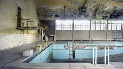 La piscine olympique construite à l’occasion des Jeux olympiques de Berlin (Allemagne), en 1936, est à présent décrépie.  (FILIP FRANSSEN / HOLLANDSE HOOGTE / SIPA)