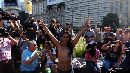 Argentine : des femmes manifestent contre l'interdiction d'être sein nu près de la plage