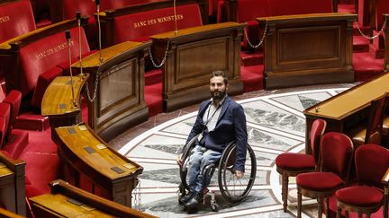 Sébastien Peytavie, député de Dordogne, au centre de l'hémicycle de l'Assemblée nationale mardi 24 janvier. (OLIVIER CORSAN / MAXPPP)