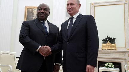 Le président gabonais, Ali Bongo avec Vladimir Poutine, le président russe, lors d'une rencontre au Kremlin en 2018. (ALEXEI DRUZHININ / SPUTNIK)