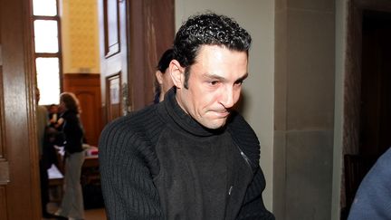 Christophe Morat quitte la cour d'appel, &agrave; Colmar (Haut-Rhin), le 4 janvier 2005, lors de sa premi&egrave;re condamnation. (FREDERICK FLORIN / AFP)