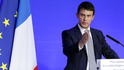 Le ministre de l'Int&eacute;rieur, Manuel Valls, lors d'une conf&eacute;rence de presse, le 25 septembre 2013 &agrave; Paris. (KENZO TRIBOUILLARD / AFP)