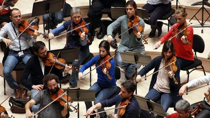 Des musiciens de l'Orchestre philharmonique de Radio France en répétiton, en novembre 2014.
 (Loic Venance / AFP)