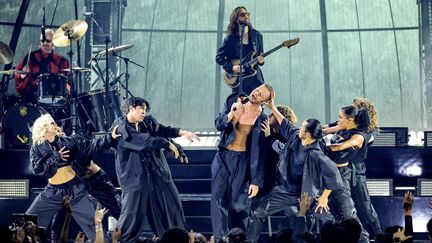 Le groupe "Imagine Dragons" lors des American Music Awards 2022 au Microsoft Theatre, le 20 novembre 2022 à Los Angeles.&nbsp; (MATT WINKELMEYER / GETTY IMAGES NORTH AMERICA)