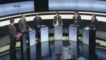 Les six candidats à la primaire socialiste sur le plateau de l'émission "Des paroles et des actes". (France Télévisions)