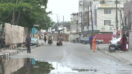 Le&nbsp;Nigeria a interdit dimanche 29 mars tout déplacement pour 14 jours dans les villes d’Abuja et&nbsp;Lagos (AFP)