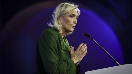 La députée du Rassemblement National Marine le Pen le 24 novembre 2023. (PATRICIA DE MELO MOREIRA / AFP)