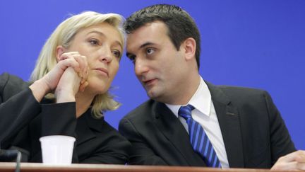 La pr&eacute;sidente du FN, Marine Le Pen, et le vice-pr&eacute;sident, Florian Philippot, lors d'une conf&eacute;rence de presse au si&egrave;ge du parti, le 12 janvier 2012. (JACQUES BRINO / SIPA)