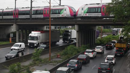 L'autoroute A86, à hauteur de Gennevilliers. (OLIVIER BOITET / MAXPPP)