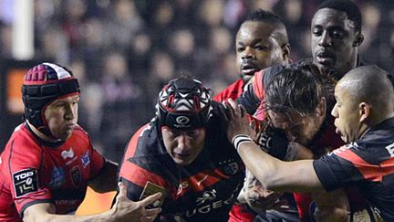 Les Toulonnais Gunther, Giteau et Bastareaud au contact des Toulousains Albacete, Fickou et Nyanga