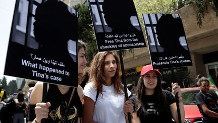 Des femmes libanaises manifestent à Beyrouth pour l'abolition du système de "Kafala", le 5 mai 2019. (ANWAR AMRO / AFP)