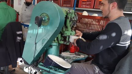 L'usine de l'Atelier charentaises, à La Rochefoucault-en-Angoumois (Charente), en décembre 2021. (RAPHAEL EBENSTEIN / RADIO FRANCE)