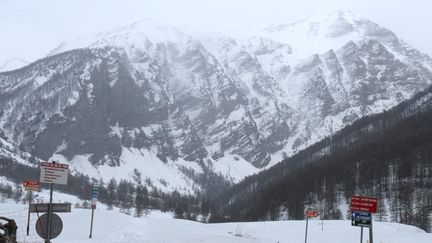 Un groupe de quatre personnes emmen&eacute;es par un guide a &eacute;t&eacute; emport&eacute; par une avalanche pr&egrave;s de la station de Crevoux, le 5 mars 2013.&nbsp; (MAXPPP)