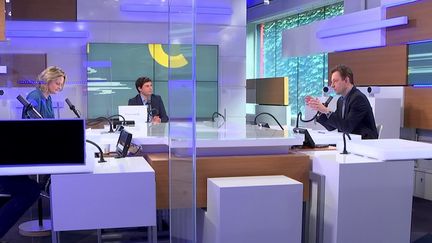 Le plateau des Informés du matin du 10 mai. (FRANCEINFO / RADIOFRANCE)