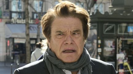 Bernard Tapie, devant le pôle financier à Paris, le 12 mars 2015. (ERIC FEFERBERG / AFP)