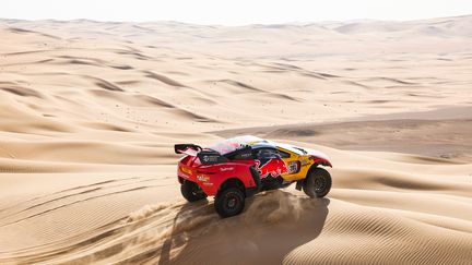 Sébastien Loeb lors de la 13e étape du Dakar 2023, le 14 janvier. (FLORENT GOODEN / AFP)