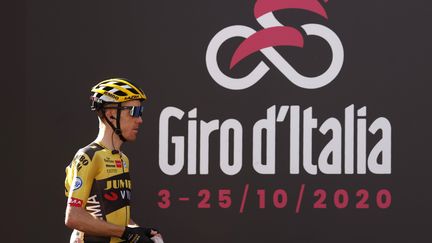 La Jumbo Visma du Néerlandais Steven Kruijswijk, contrôlé positif au Covid-19, s'est retiré du Giro (LUCA BETTINI / AFP)