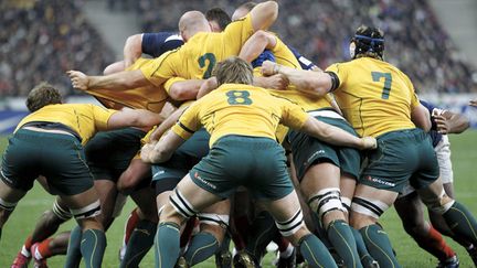 La mêlée australienne face à son homologue française au Stade de France en 2010