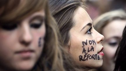 Une étudiante qui manifestait le 21 octobre 2010 (AFP PHOTO / JOEL SAGET)