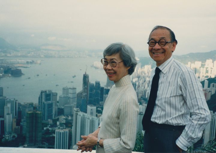 Eileen et Ieoh Ming Pei à Hong Kong en 1988. (Courtesy Eileen and I.M. Pei Family Archive)