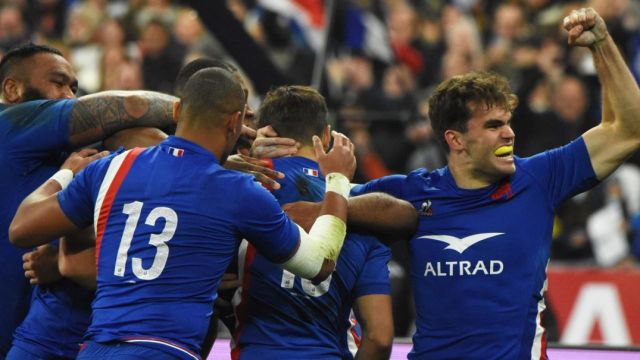 Dans sa tournée d'automne, le XV de France recevait la Nouvelle-Zélande au Stade de France. Au milieu d'une ambiance assourdissante, les Bleus ont surclassé les All Blacks ! Laurent Bellet vous propose de revenir sur le match.