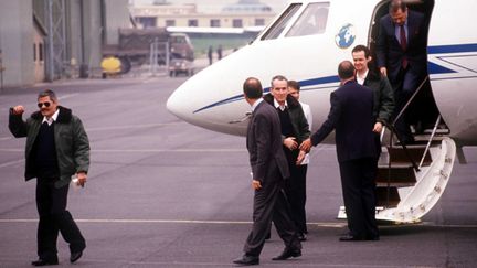 &nbsp; (JP. Kauffmann, M. Fontaine et M. Carton à l''aéroport de Villacoublay © Sipa Press)