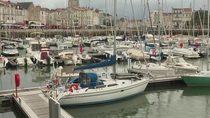 Covid-19 : contaminations en baisse en Charente-Maritime, l'ARS appelle à la prudence